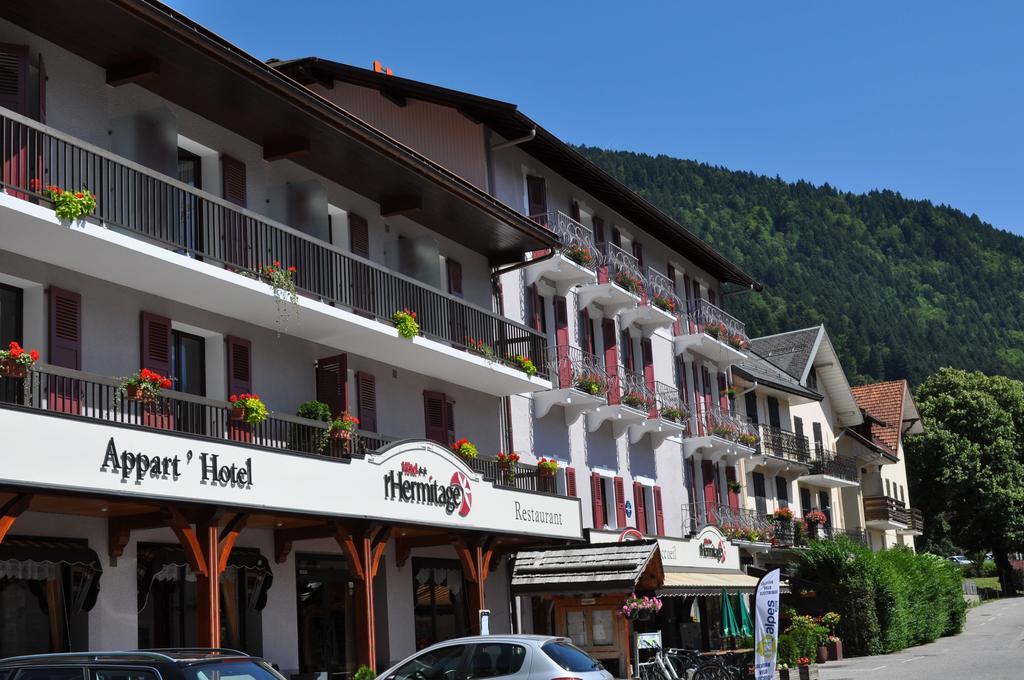 Hotel Et Appart'Hotel De L'Hermitage Thones Bagian luar foto