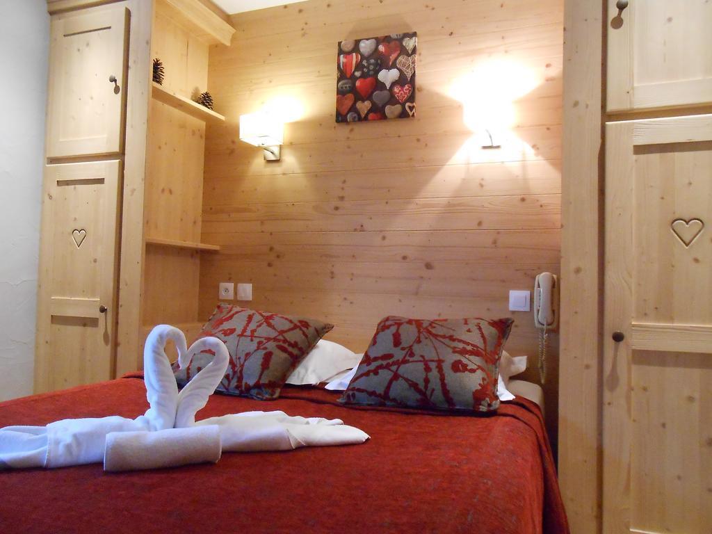 Hotel Et Appart'Hotel De L'Hermitage Thones Bagian luar foto