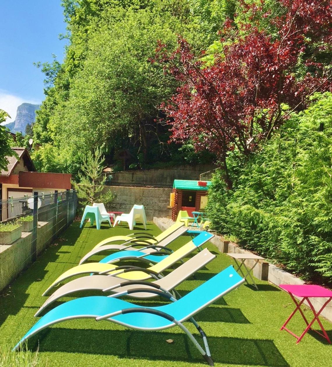 Hotel Et Appart'Hotel De L'Hermitage Thones Bagian luar foto
