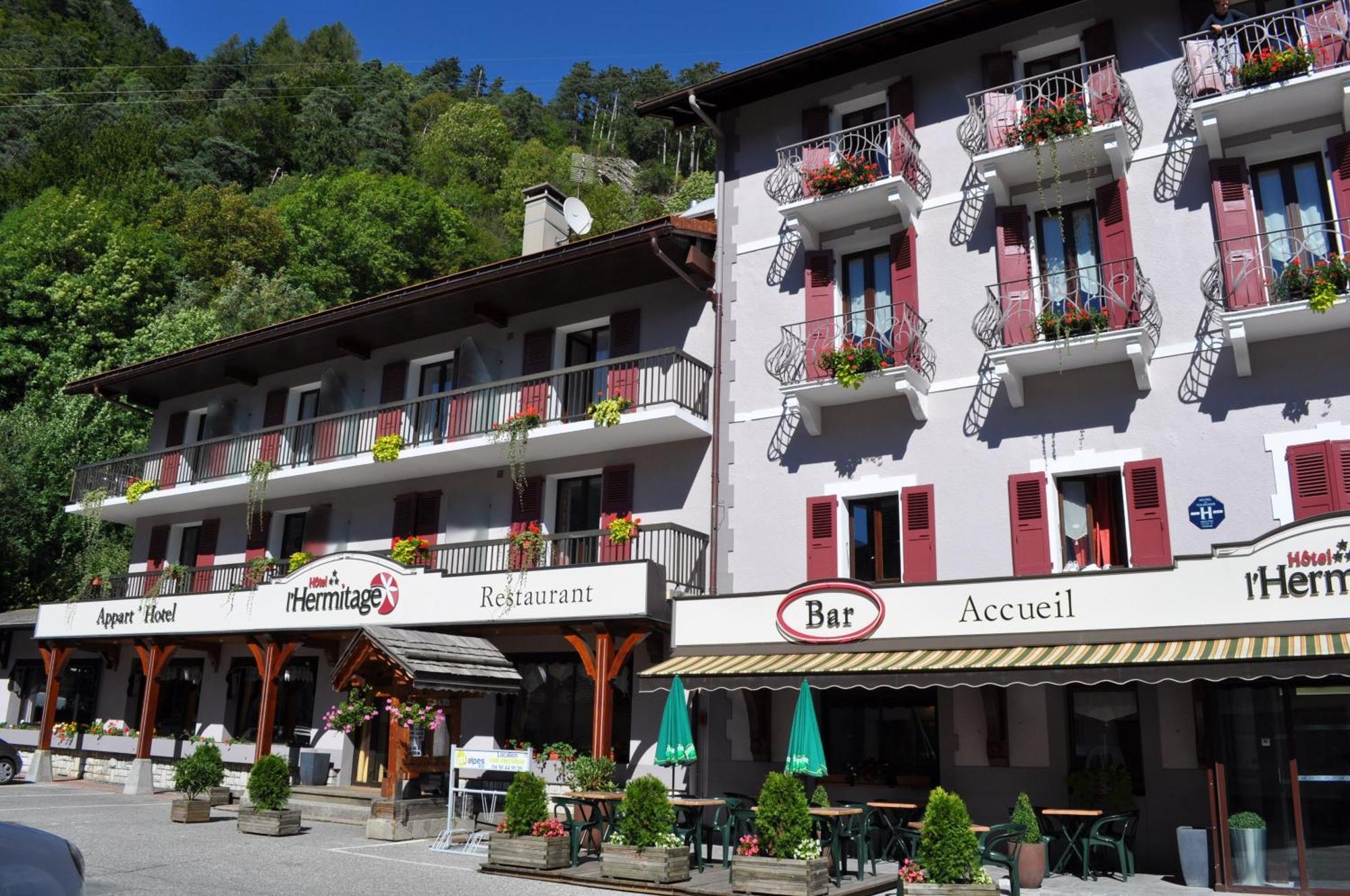 Hotel Et Appart'Hotel De L'Hermitage Thones Bagian luar foto