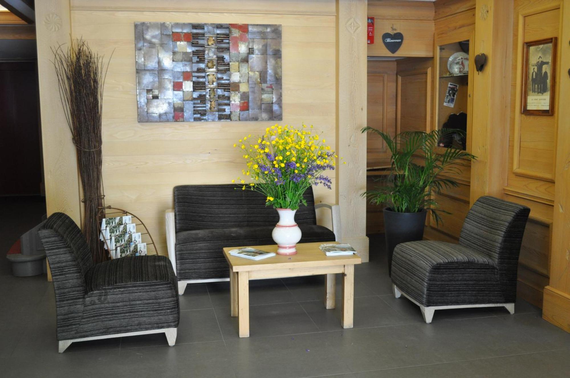 Hotel Et Appart'Hotel De L'Hermitage Thones Bagian luar foto