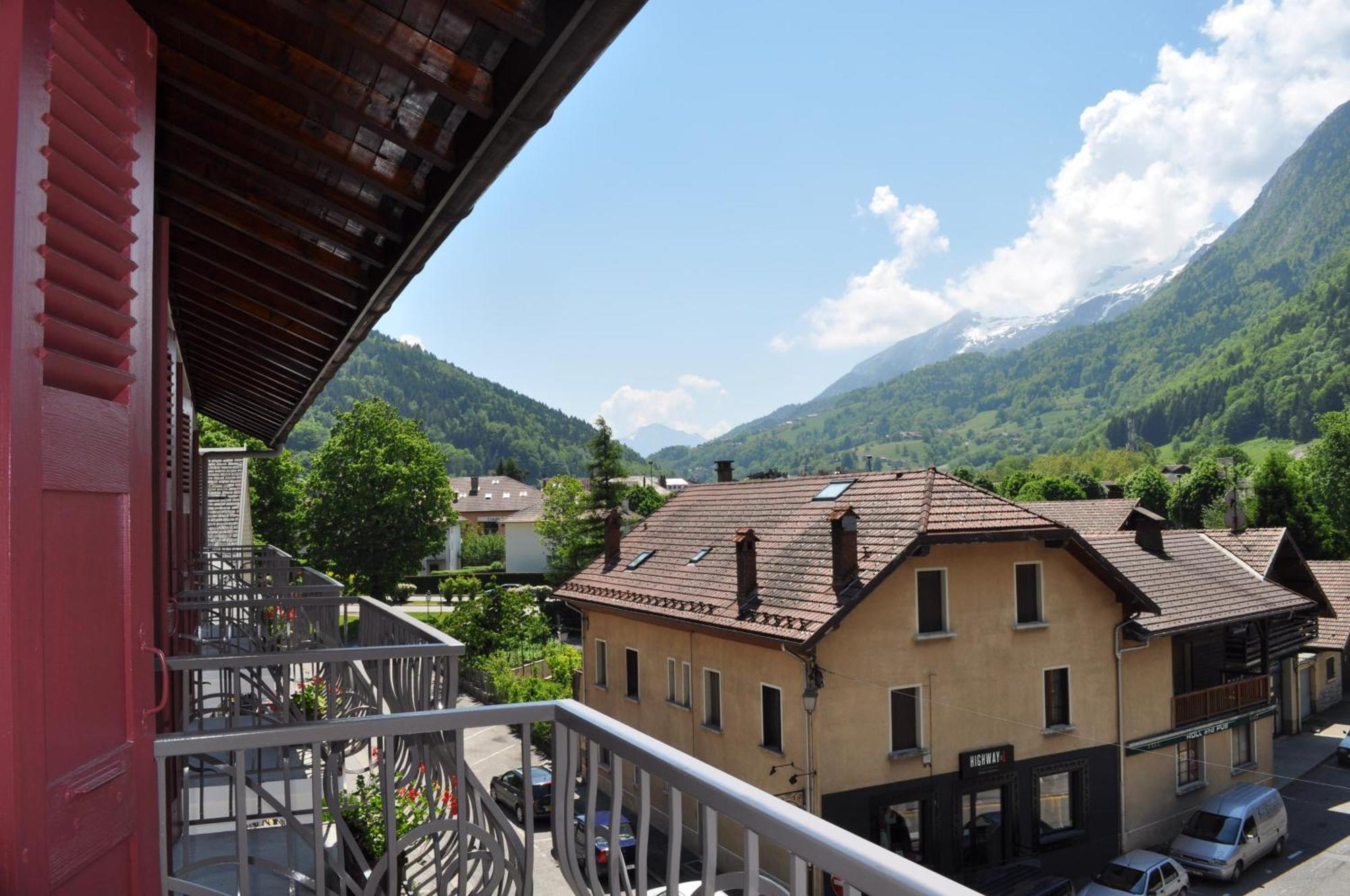 Hotel Et Appart'Hotel De L'Hermitage Thones Bagian luar foto
