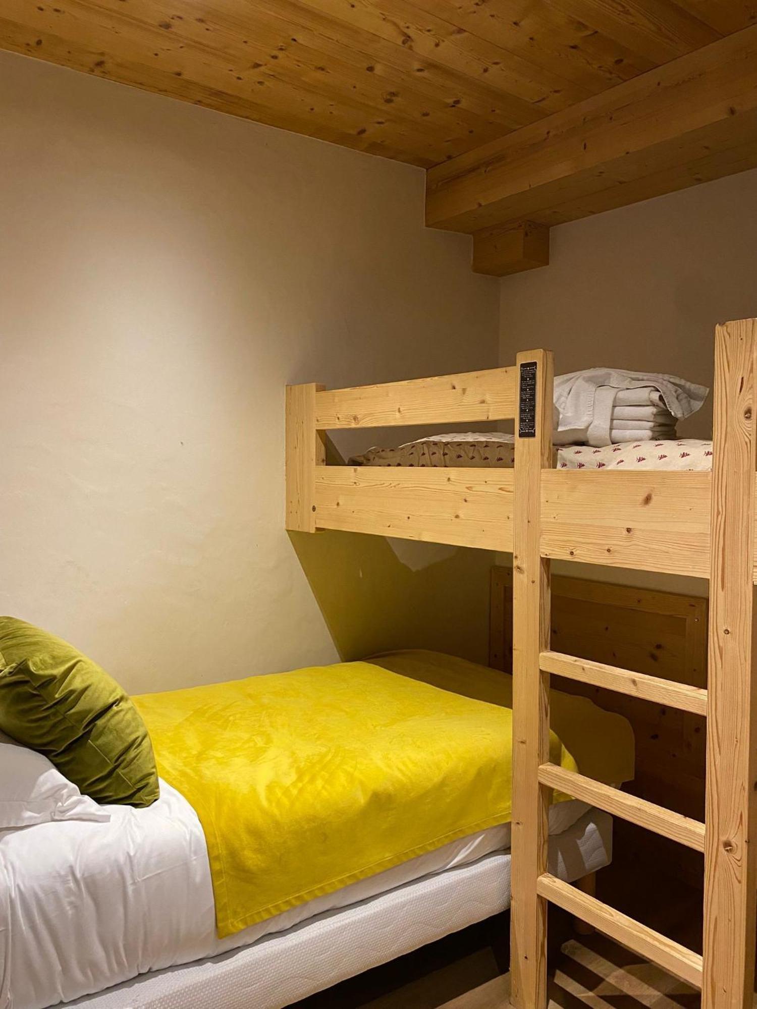 Hotel Et Appart'Hotel De L'Hermitage Thones Bagian luar foto
