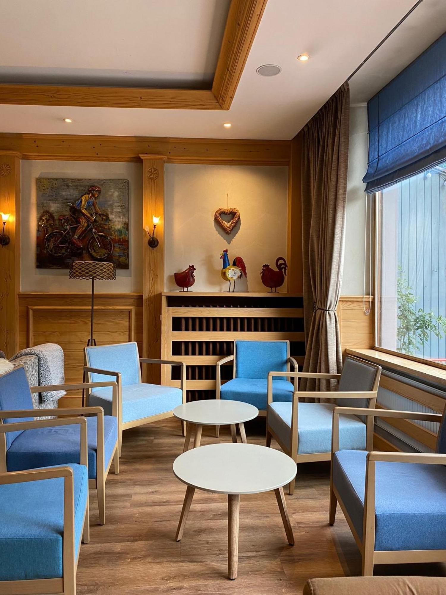 Hotel Et Appart'Hotel De L'Hermitage Thones Bagian luar foto