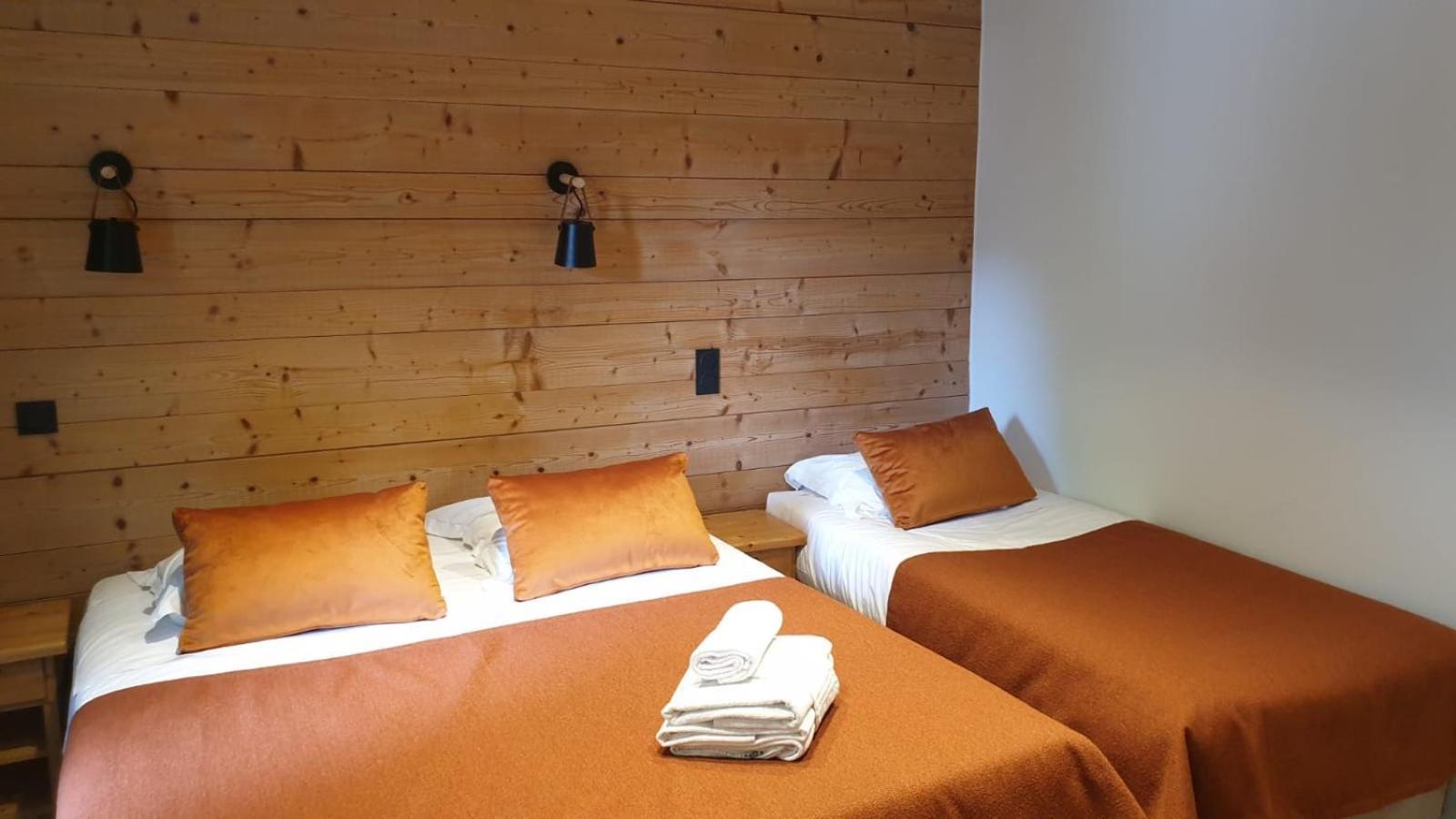 Hotel Et Appart'Hotel De L'Hermitage Thones Bagian luar foto