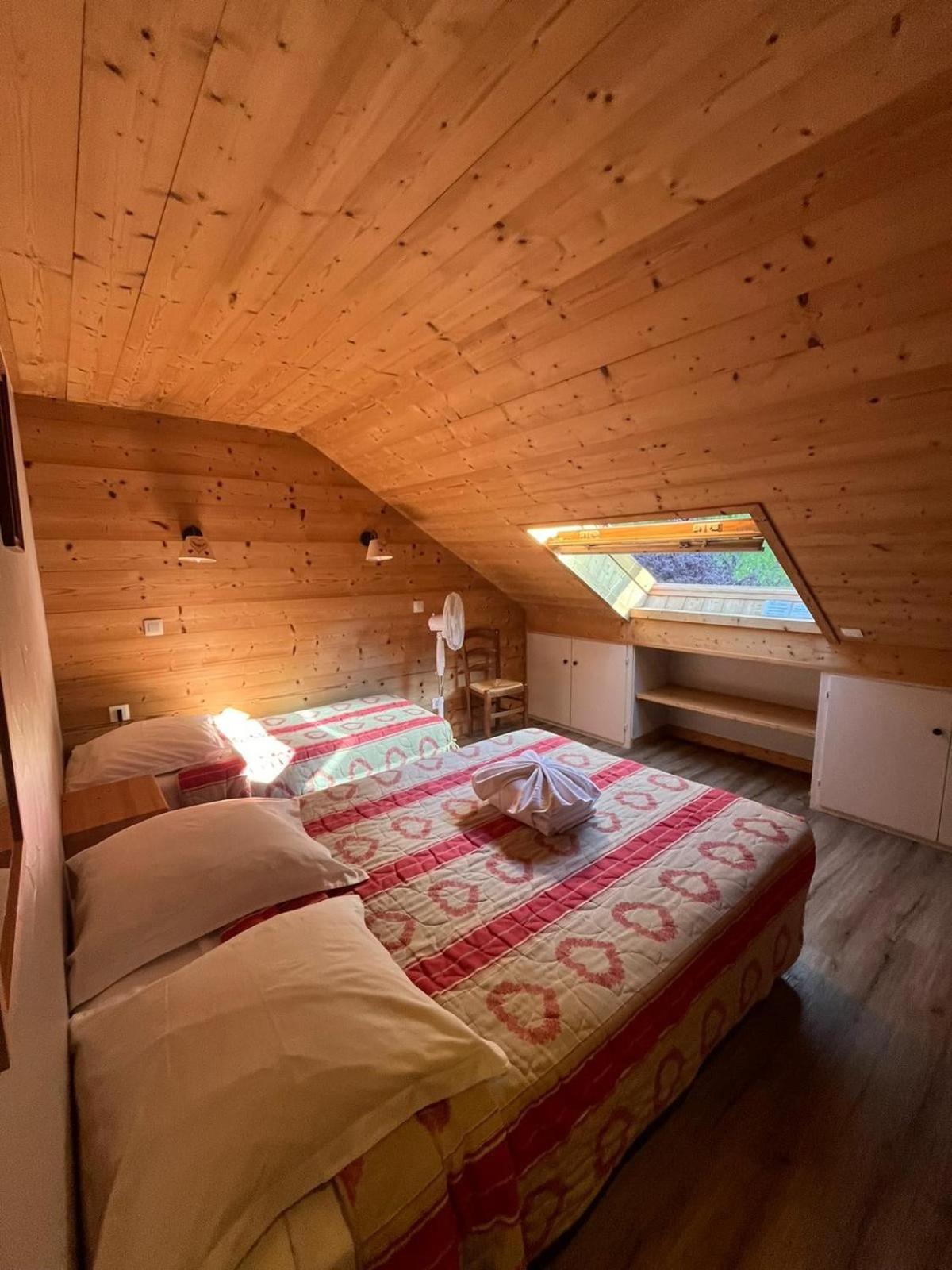 Hotel Et Appart'Hotel De L'Hermitage Thones Bagian luar foto