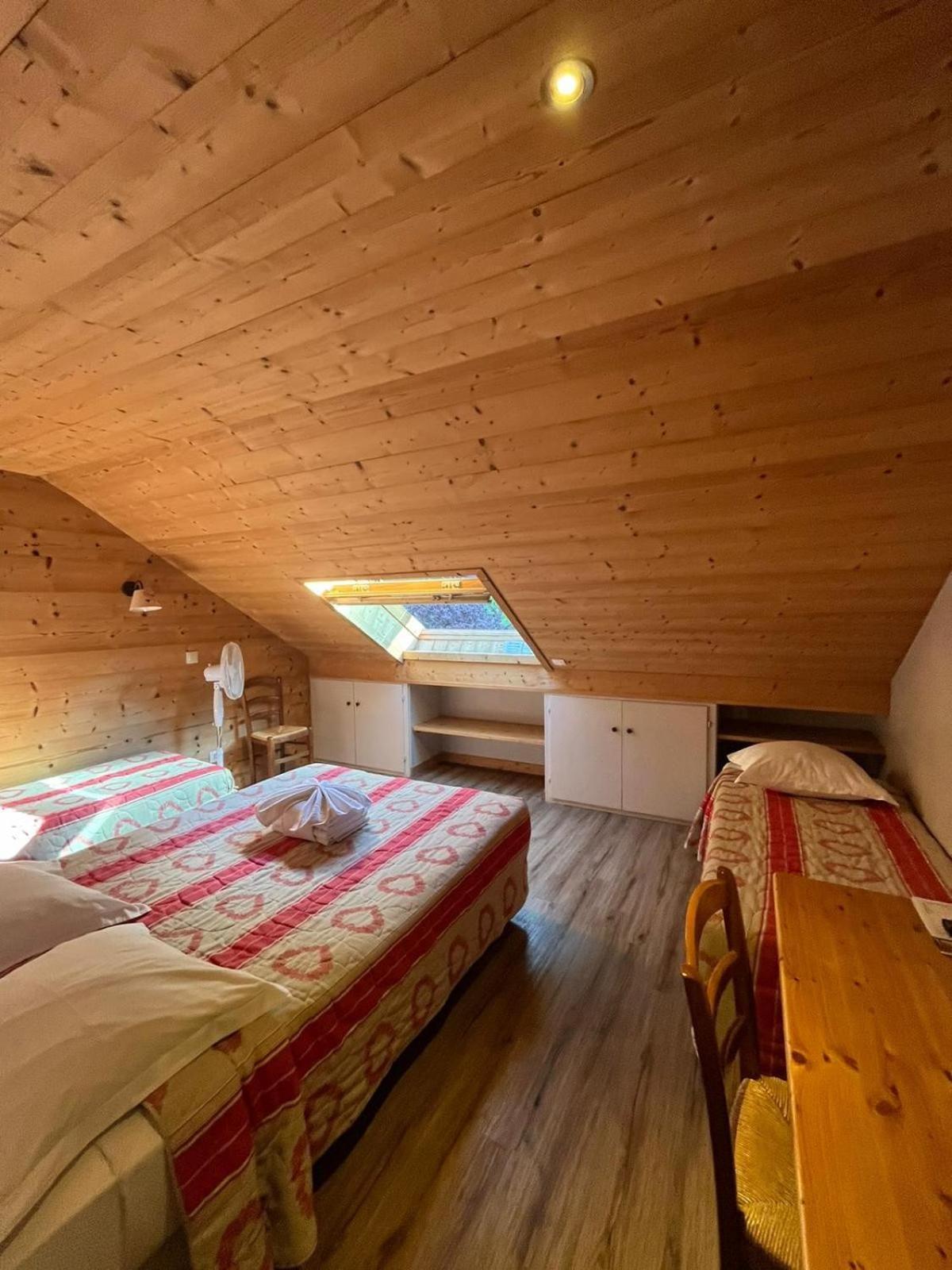Hotel Et Appart'Hotel De L'Hermitage Thones Bagian luar foto