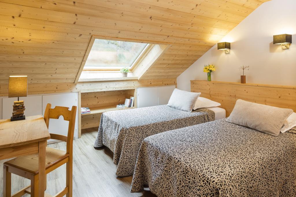 Hotel Et Appart'Hotel De L'Hermitage Thones Bagian luar foto